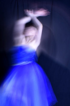 Голубая танцовщица. Фотоинтерпретация.